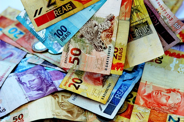 barevné bankovky, brazilská měna